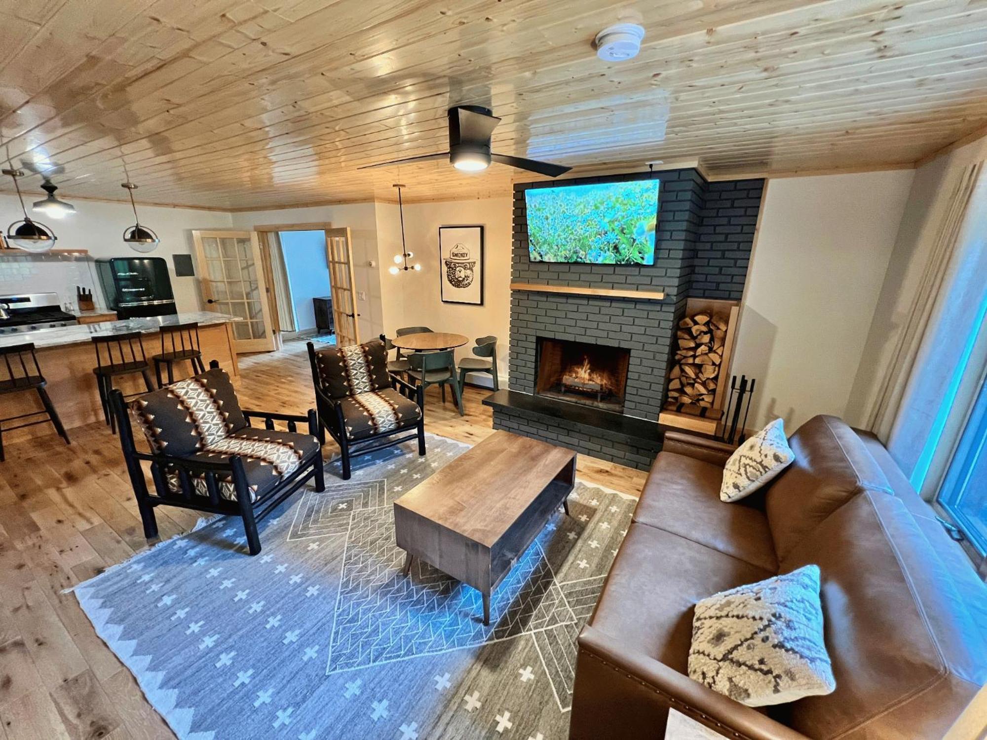 Thomsonite Inn On Lake Superior Ґранд-Марей Номер фото