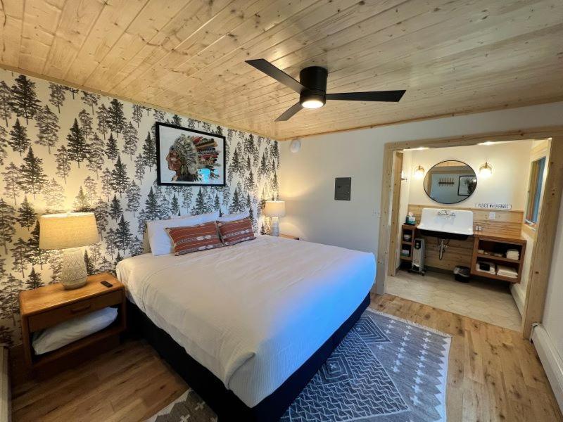 Thomsonite Inn On Lake Superior Ґранд-Марей Номер фото